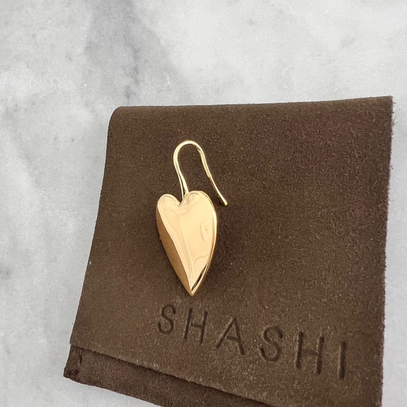 Large Golden heart drop earrings 18 CT gold plated Brass 1” drop - Picture 3 of 3